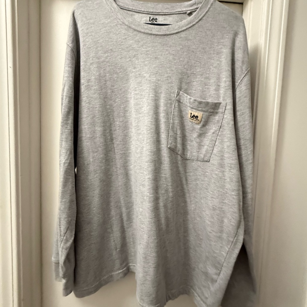 Lee Men's Heather Gray Long Sleeve Tee with Pocket. Size XL